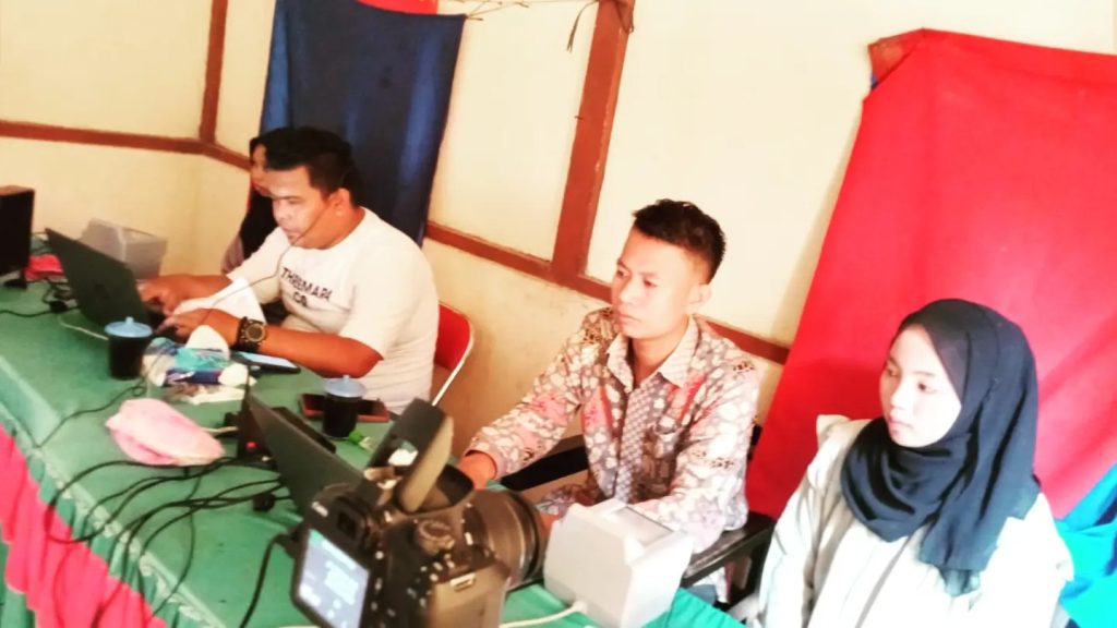 Dinas Dukcapil Seluma Melaksanakan perekaman KTP-El Bagi Warga Kecamatan Ulu Talo